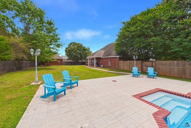 301 Hathersage Drive, Kathleen, GA 31047