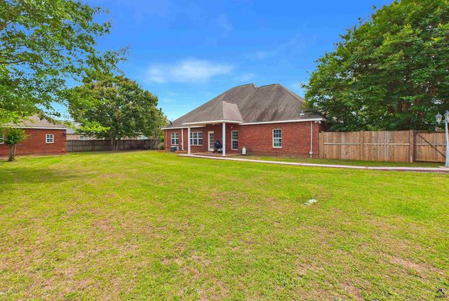 301 Hathersage Drive, Kathleen, GA 31047