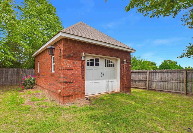 301 Hathersage Drive, Kathleen, GA 31047