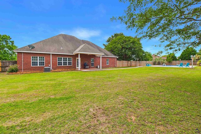 301 Hathersage Drive, Kathleen, GA 31047