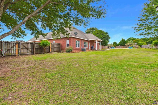 301 Hathersage Drive, Kathleen, GA 31047