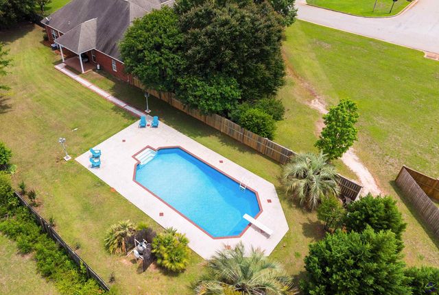 301 Hathersage Drive, Kathleen, GA 31047
