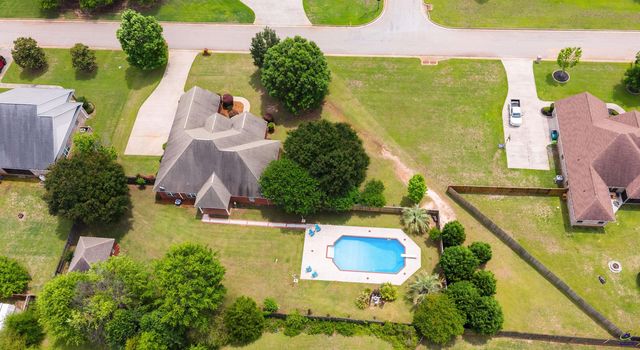 301 Hathersage Drive, Kathleen, GA 31047