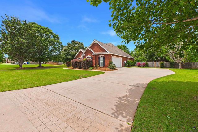 301 Hathersage Drive, Kathleen, GA 31047