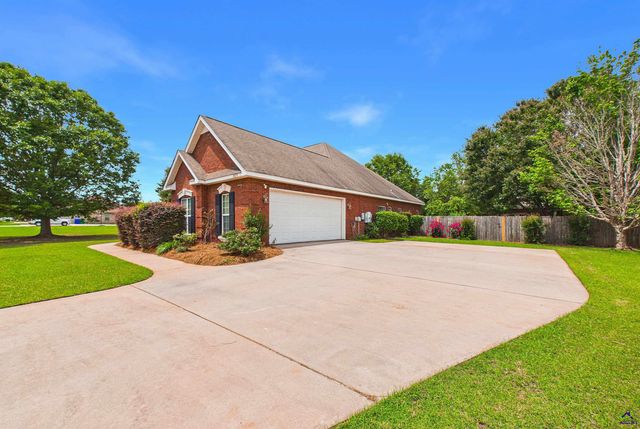 301 Hathersage Drive, Kathleen, GA 31047