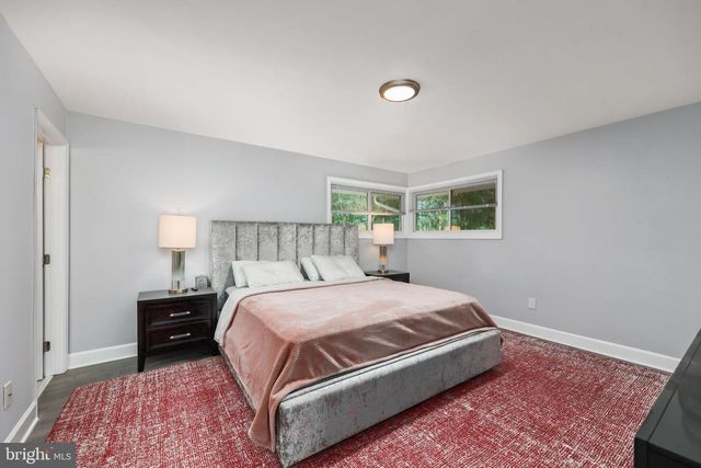 1001 WOODS PL, Alexandria, VA 22302