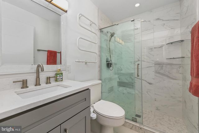 1001 WOODS PL, Alexandria, VA 22302