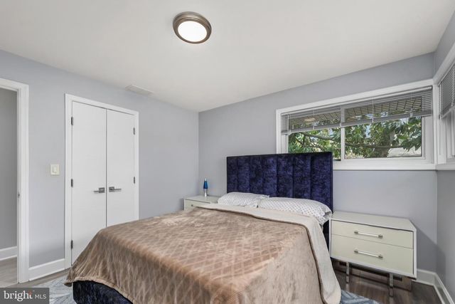 1001 WOODS PL, Alexandria, VA 22302