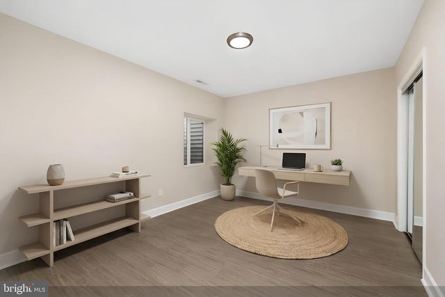 1001 WOODS PL, Alexandria, VA 22302