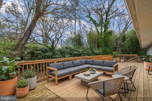 1001 WOODS PL, Alexandria, VA 22302