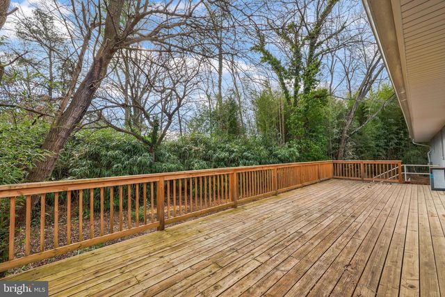 1001 WOODS PL, Alexandria, VA 22302