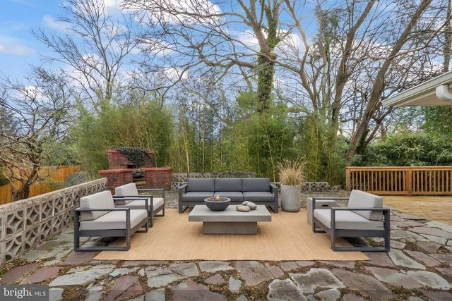 1001 WOODS PL, Alexandria, VA 22302