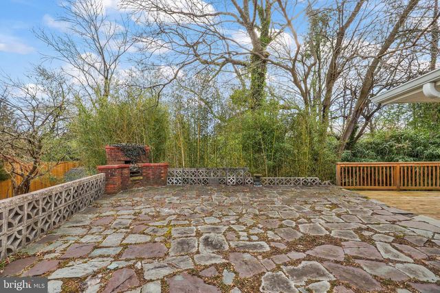 1001 WOODS PL, Alexandria, VA 22302