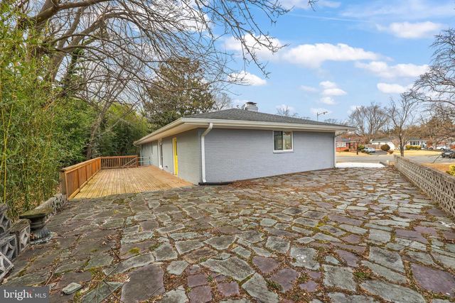 1001 WOODS PL, Alexandria, VA 22302