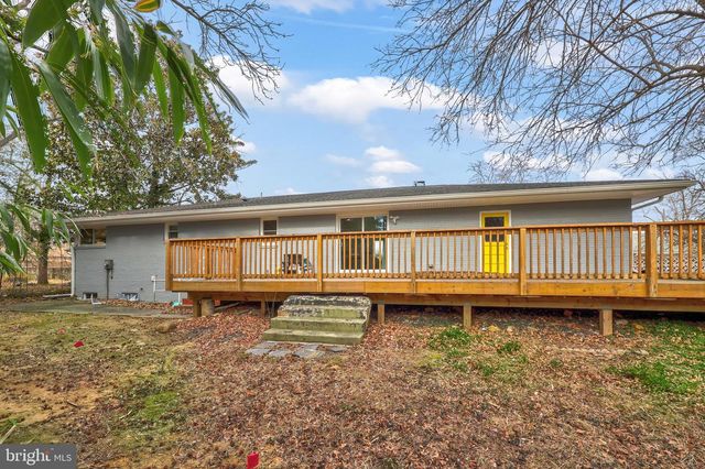 1001 WOODS PL, Alexandria, VA 22302