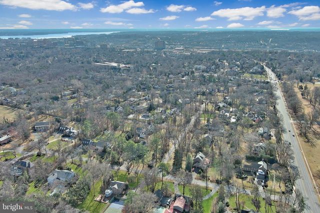 1001 WOODS PL, Alexandria, VA 22302