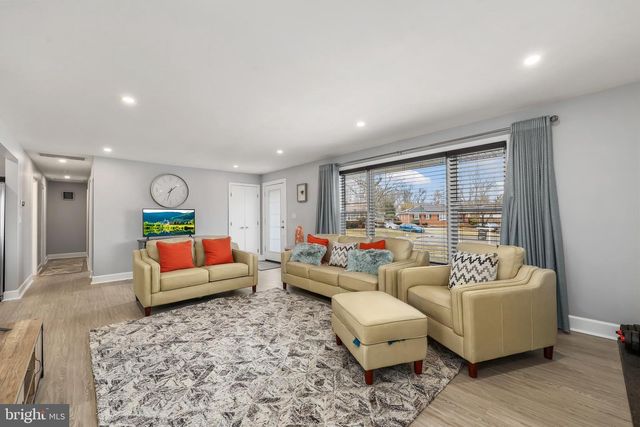 1001 WOODS PL, Alexandria, VA 22302