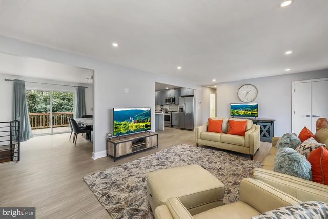 1001 WOODS PL, Alexandria, VA 22302