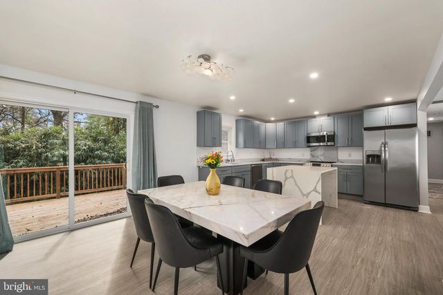 1001 WOODS PL, Alexandria, VA 22302