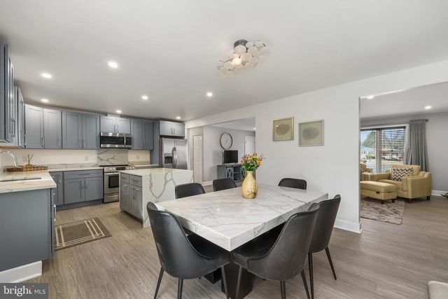 1001 WOODS PL, Alexandria, VA 22302