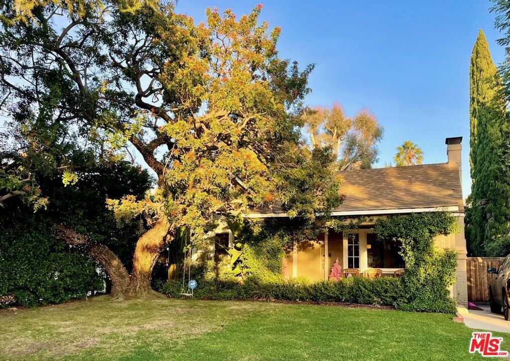 580 Lillian Way, Los Angeles, CA 90004