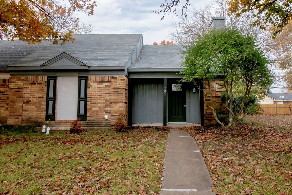705 Denmark Drive, Mesquite, TX 75149
