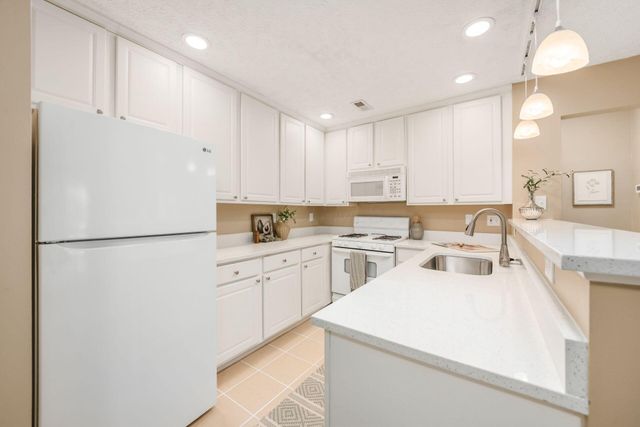 5315 Stonemeadow Avenue, F, Columbus, OH 43220