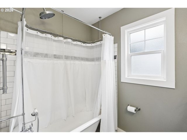 13048 Se KELLY Ct, Portland, OR 97236