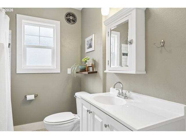13048 Se KELLY Ct, Portland, OR 97236