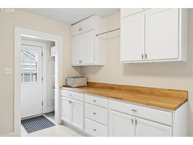 13048 Se KELLY Ct, Portland, OR 97236