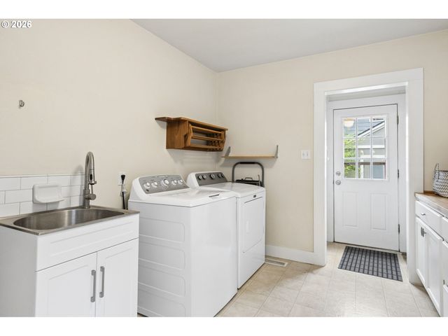 13048 Se KELLY Ct, Portland, OR 97236