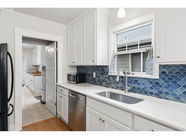 13048 Se KELLY Ct, Portland, OR 97236