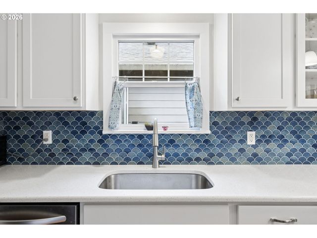 13048 Se KELLY Ct, Portland, OR 97236