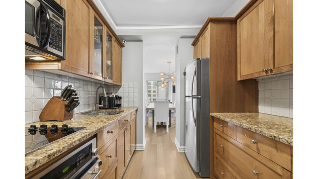 200 E 57th St Apt 10C, New York City, NY 10022