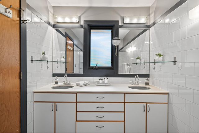 1544 Mississippi River Boulevard S, Saint Paul, MN 55116