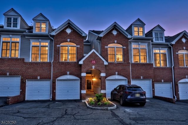 12 De Bruyle Ct, Hawthorne Boro, NJ 07506