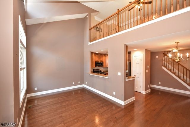12 De Bruyle Ct, Hawthorne Boro, NJ 07506