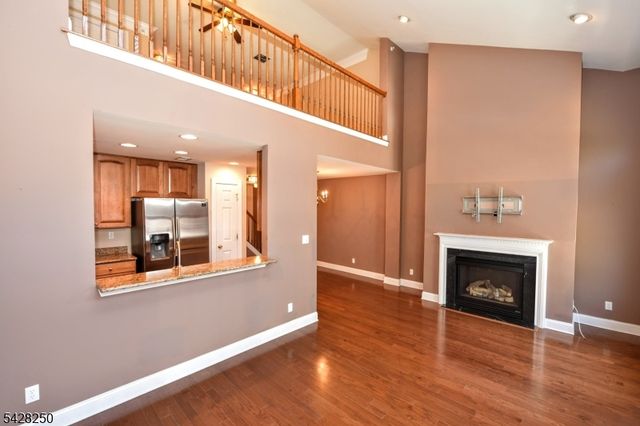 12 De Bruyle Ct, Hawthorne Boro, NJ 07506