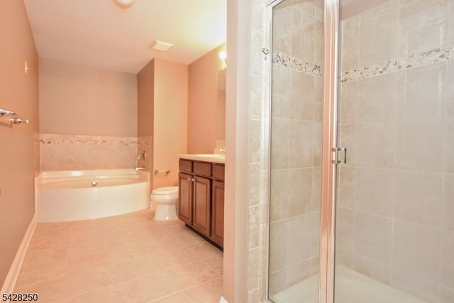 12 De Bruyle Ct, Hawthorne Boro, NJ 07506