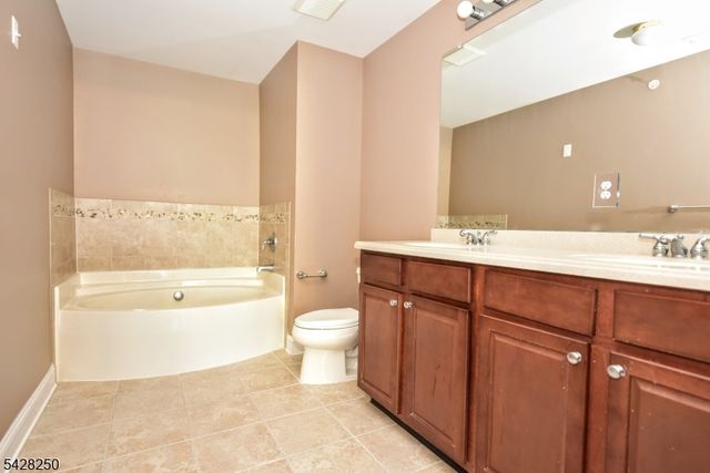 12 De Bruyle Ct, Hawthorne Boro, NJ 07506