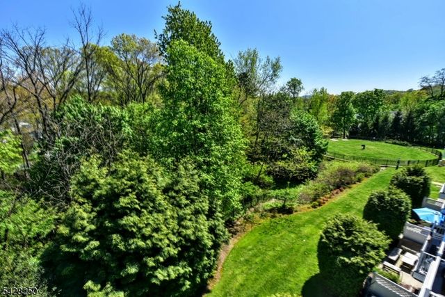 12 De Bruyle Ct, Hawthorne Boro, NJ 07506