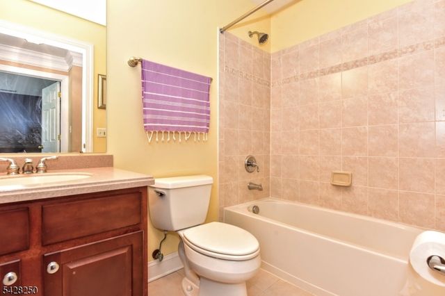 12 De Bruyle Ct, Hawthorne Boro, NJ 07506