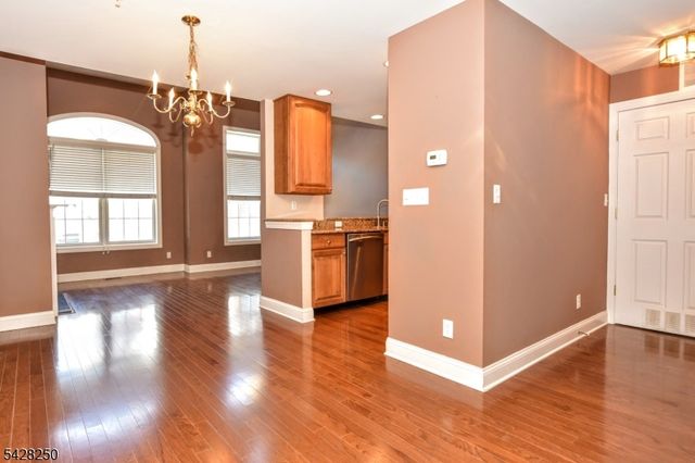 12 De Bruyle Ct, Hawthorne Boro, NJ 07506