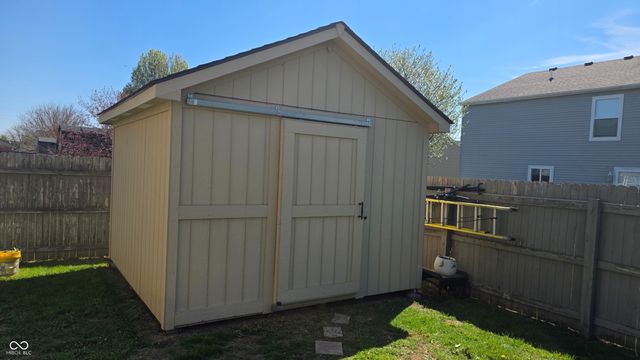 765 Country Gate Drive, Whiteland, IN 46184