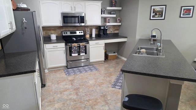 765 Country Gate Drive, Whiteland, IN 46184