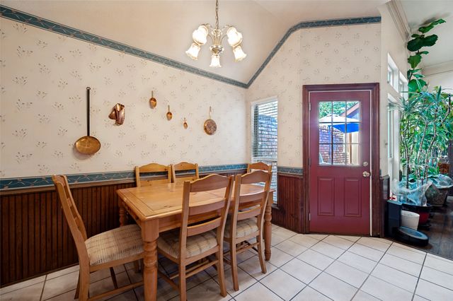 608 Crest Ridge Drive, Irving, TX 75061