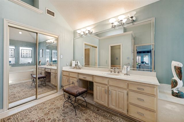 608 Crest Ridge Drive, Irving, TX 75061