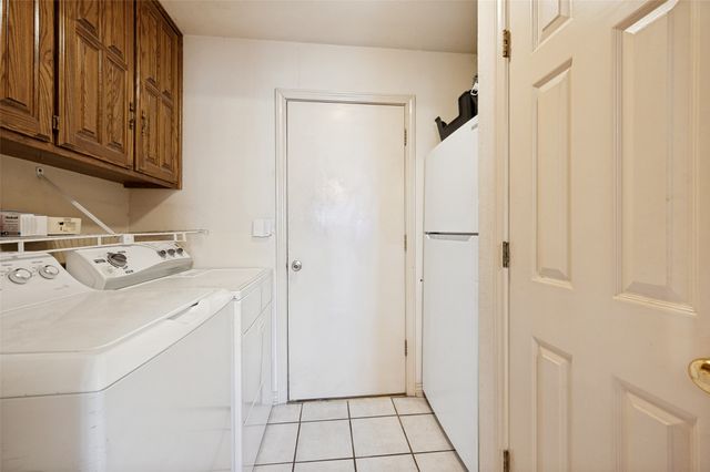 608 Crest Ridge Drive, Irving, TX 75061