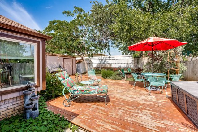 608 Crest Ridge Drive, Irving, TX 75061