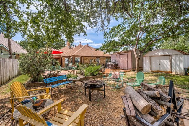 608 Crest Ridge Drive, Irving, TX 75061